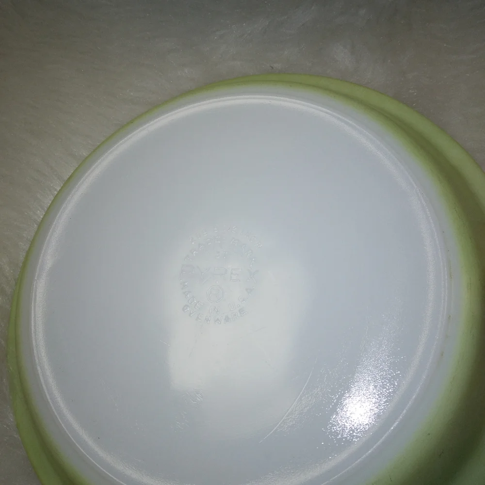 PYREX 209 Lime Green 8.5 inch pie plate